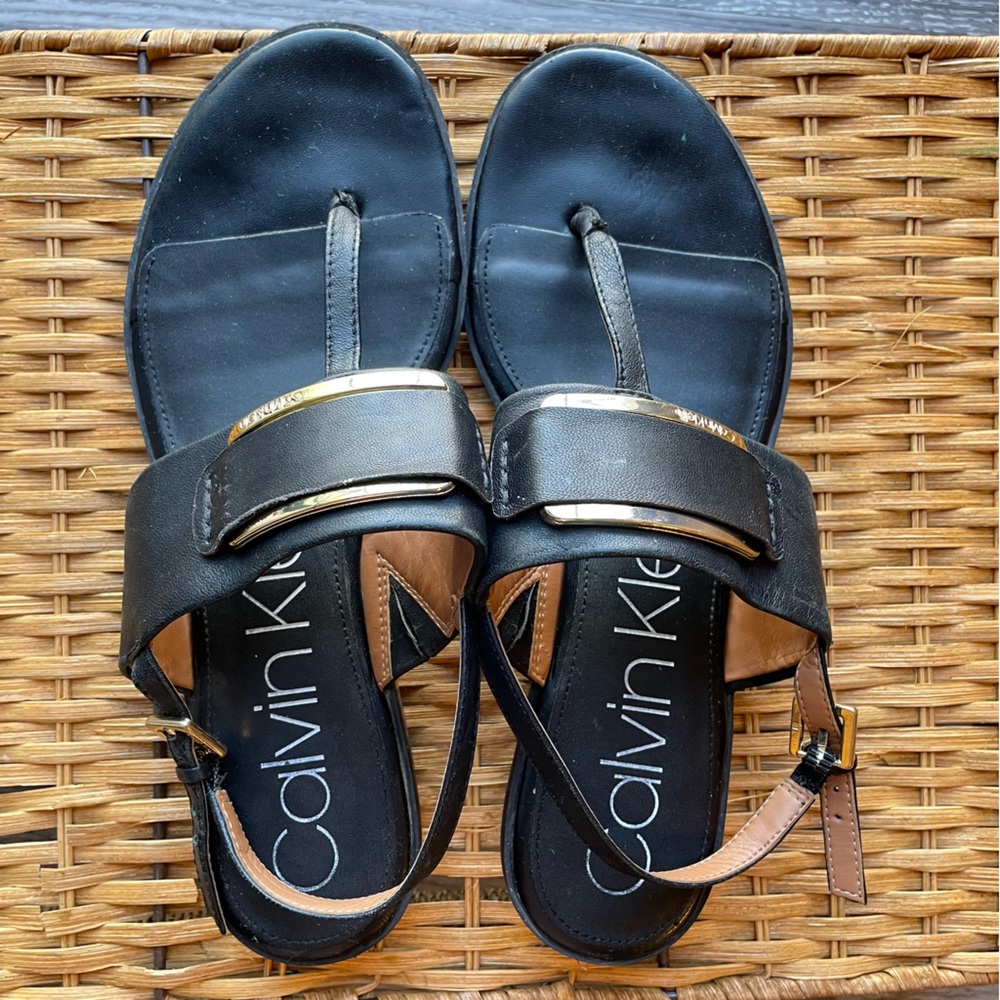 Elegant Calvin Klein Freida Nappa Black Sandals with Gold Details. Size 10